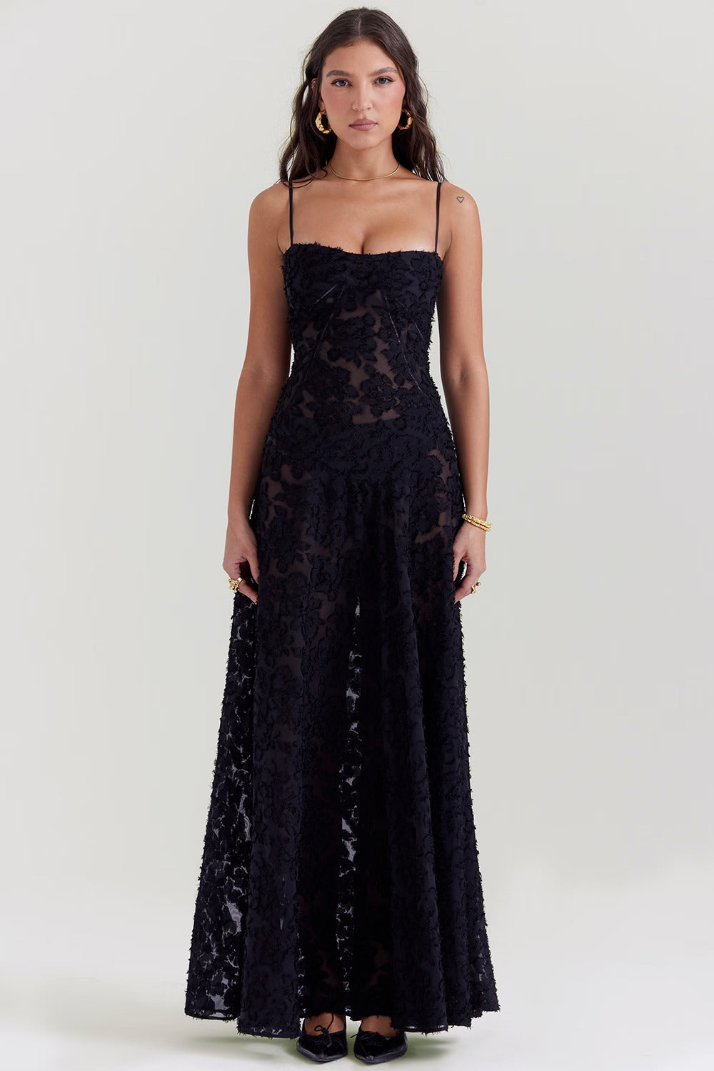 Inaya | Robe Transparente & Élégance Sombre