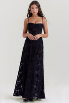 Inaya | Robe Transparente & Élégance Sombre