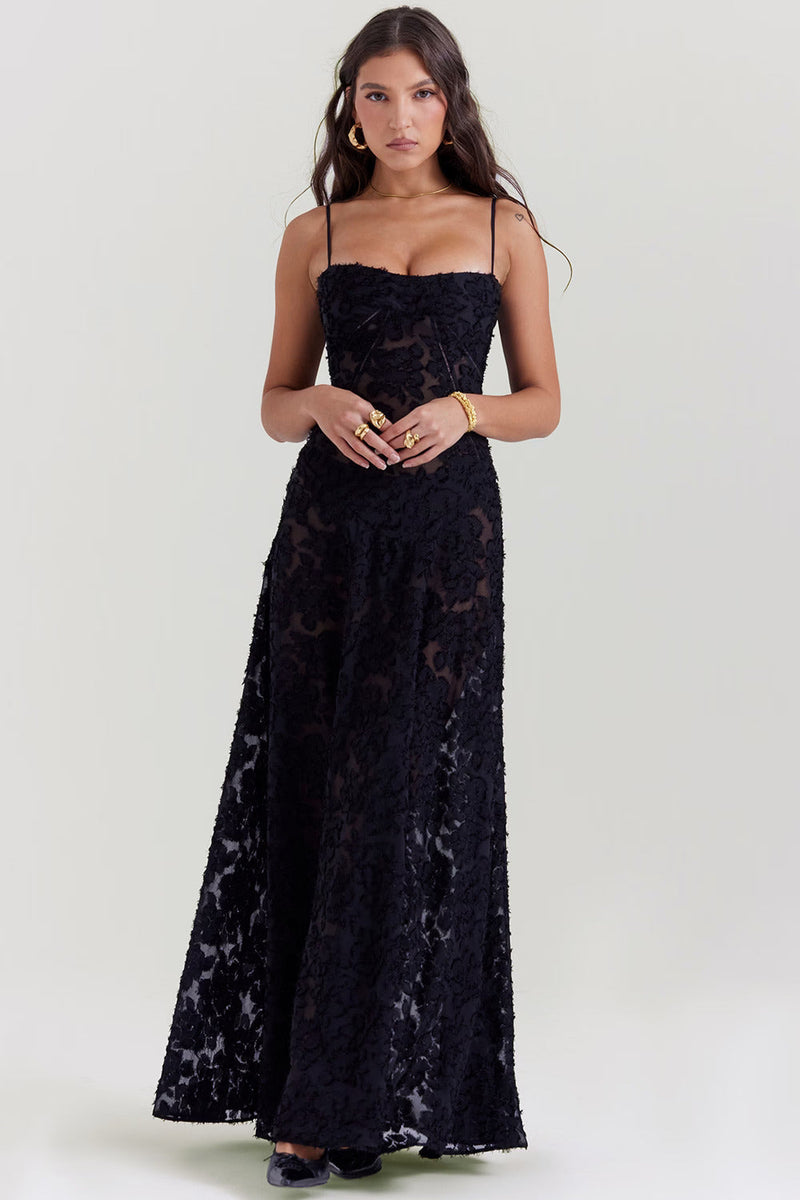 Inaya | Robe Transparente & Élégance Sombre