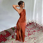 Mila | Robe Fendue Satinée Épaule Dénudée