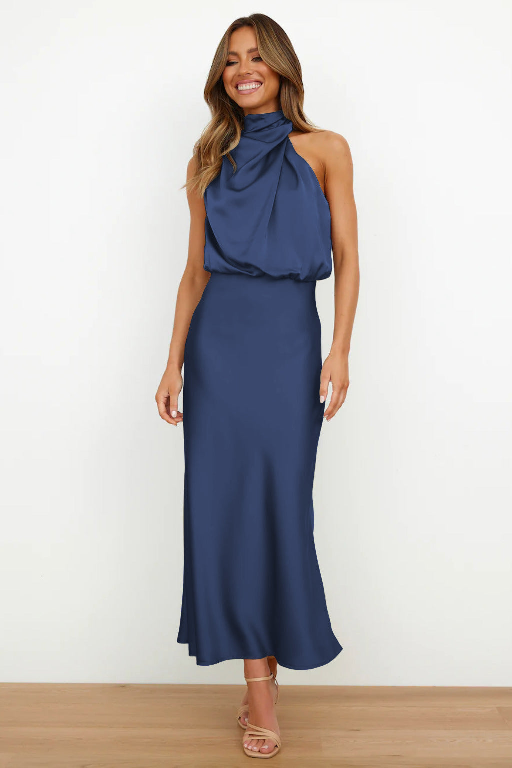 Isabella | Robe Satinée & Élégance Assurée