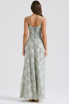 Inaya | Robe Transparente & Élégance Sombre