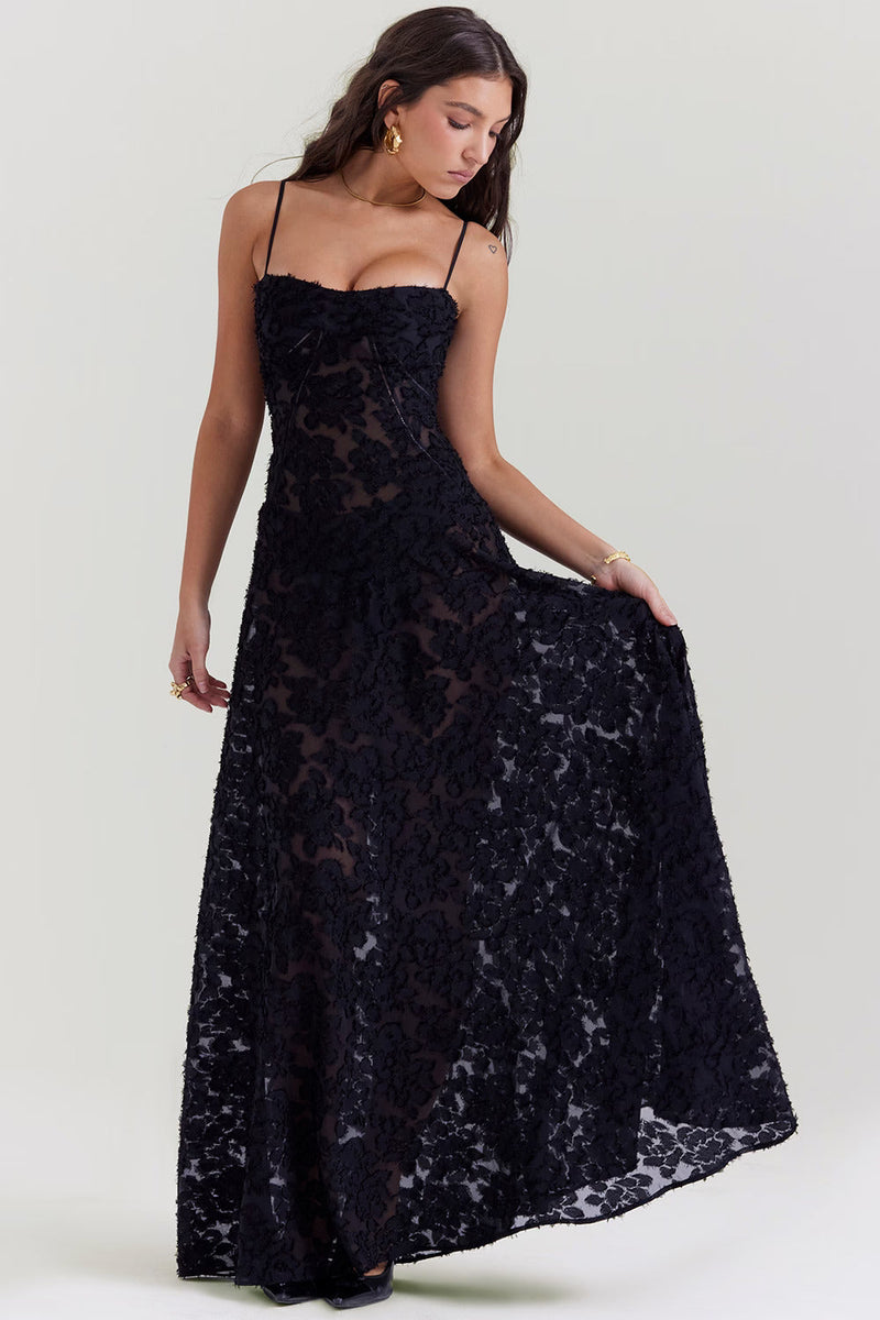 Inaya | Robe Transparente & Élégance Sombre