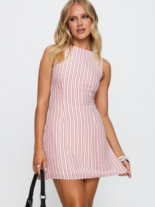 Alba | Robe Courte Structurée & Attitude Parisienne