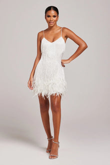 Nayaema | Robe Brillante & Effet Plumes