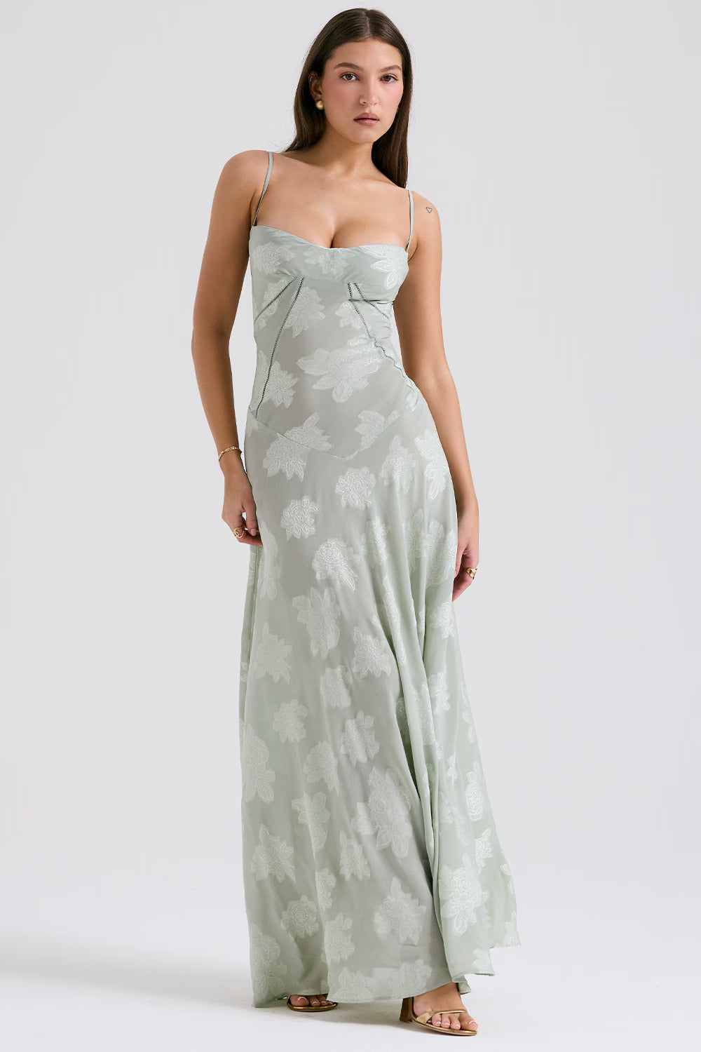 Inaya | Robe Transparente & Élégance Sombre