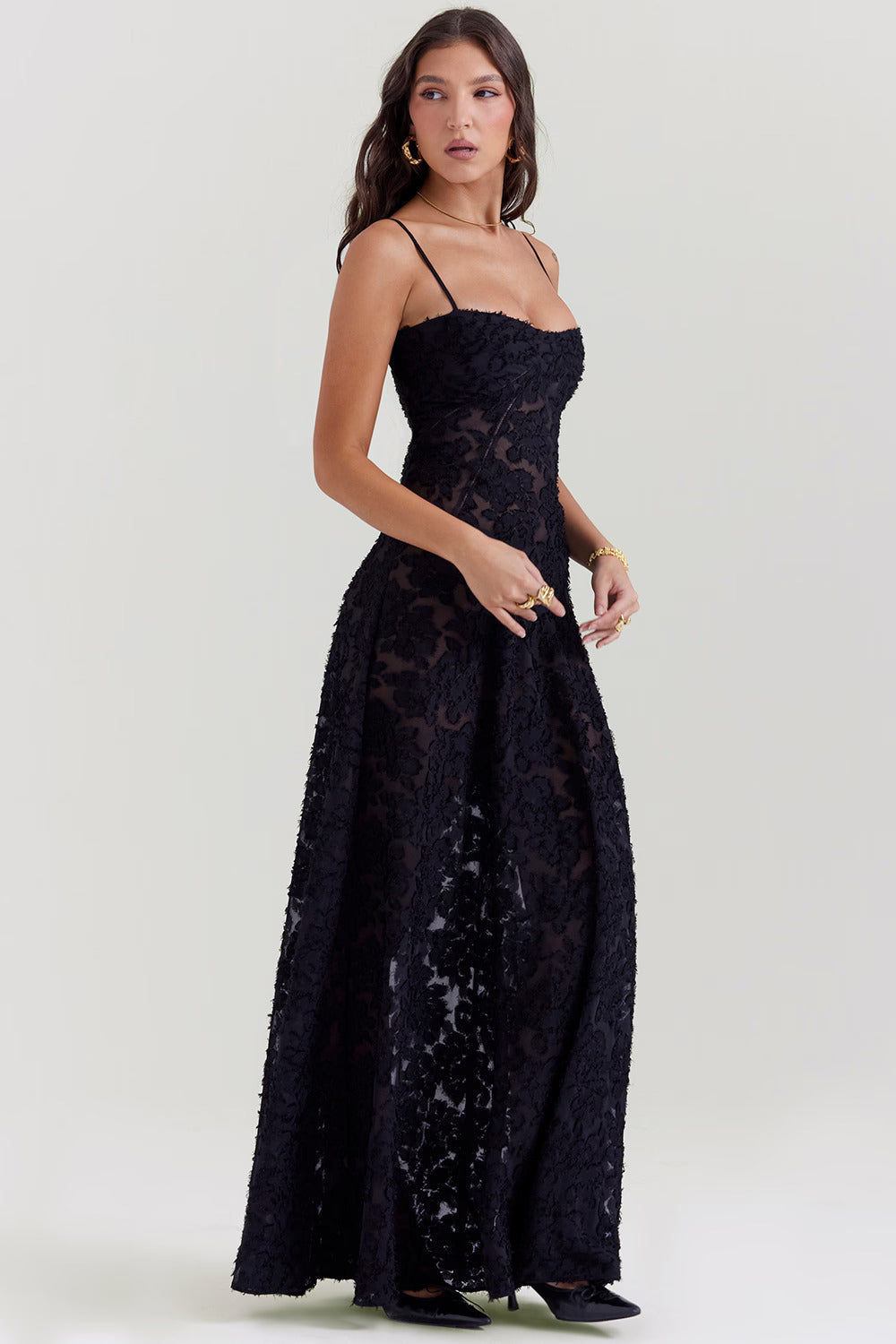 Inaya | Robe Transparente & Élégance Sombre