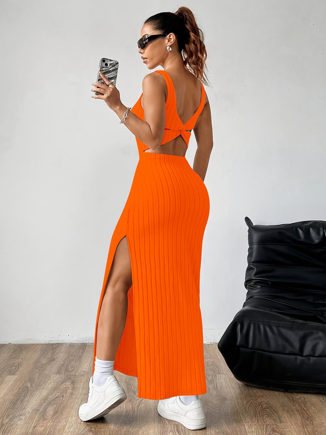 Tania | Robe Fendue & Dos Dénudé