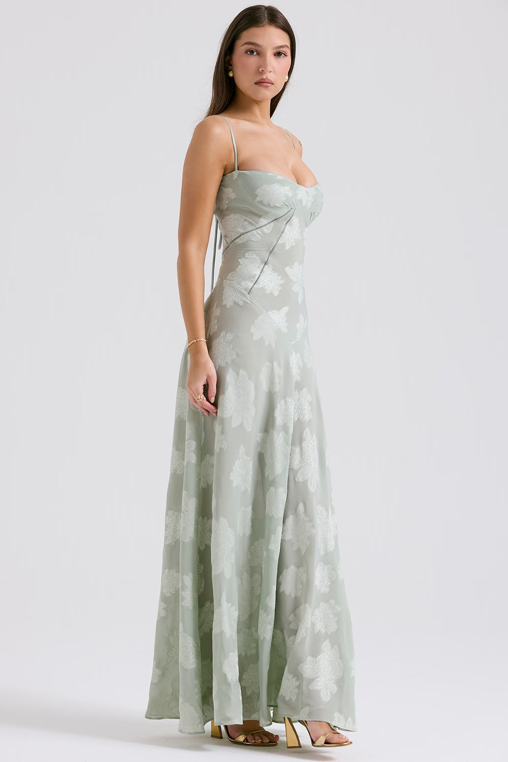 Inaya | Robe Transparente & Élégance Sombre