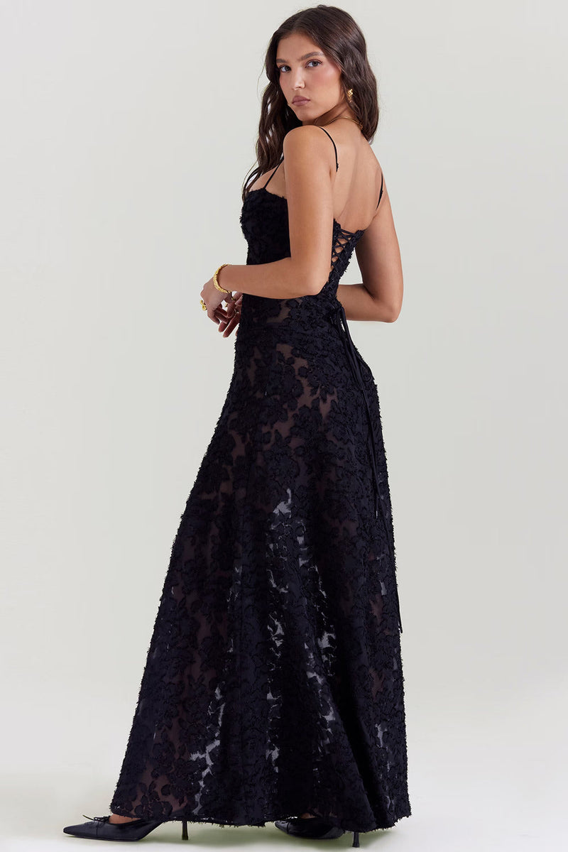 Inaya | Robe Transparente & Élégance Sombre