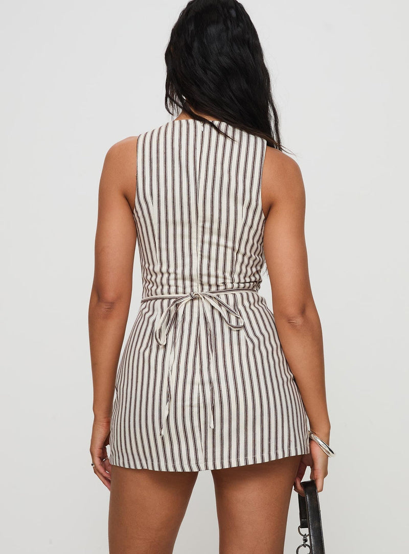 Alba | Robe Courte Structurée & Attitude Parisienne