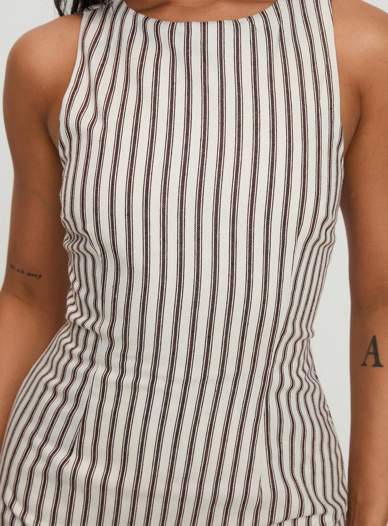 Alba | Robe Courte Structurée & Attitude Parisienne