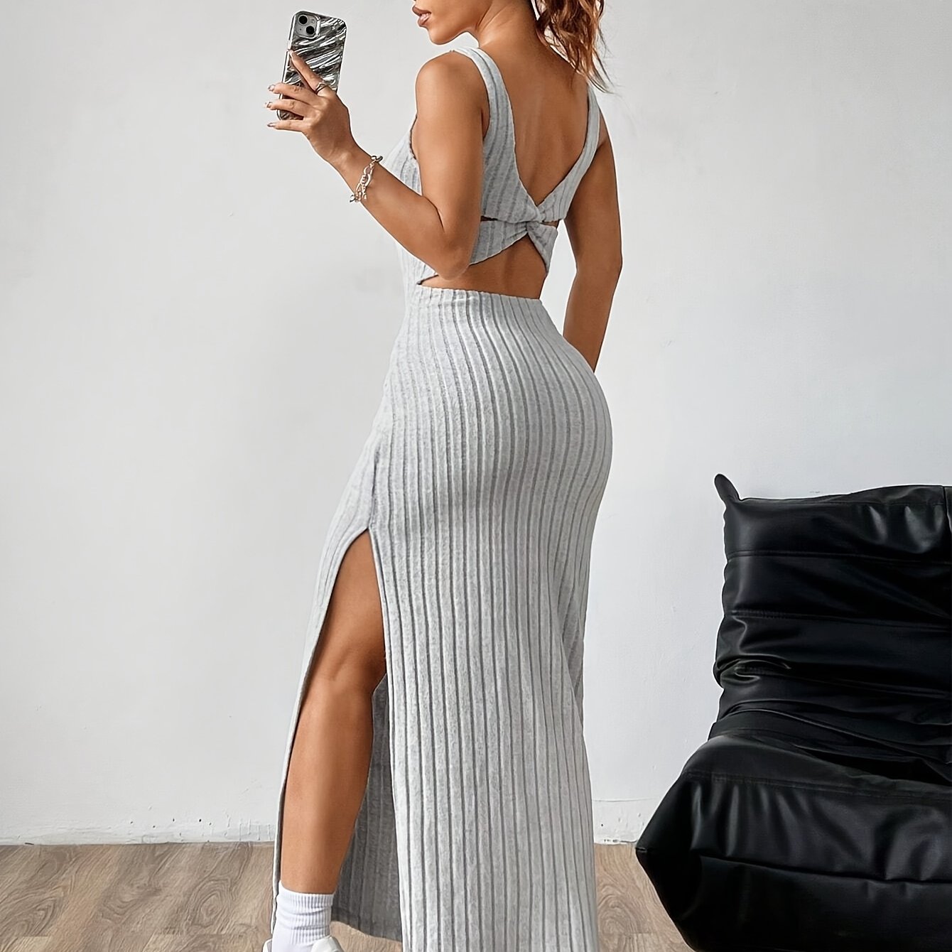 Tania | Robe Fendue & Dos Dénudé