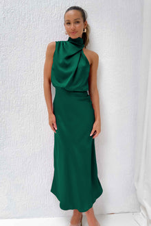 Isabella | Robe Satinée & Élégance Assurée