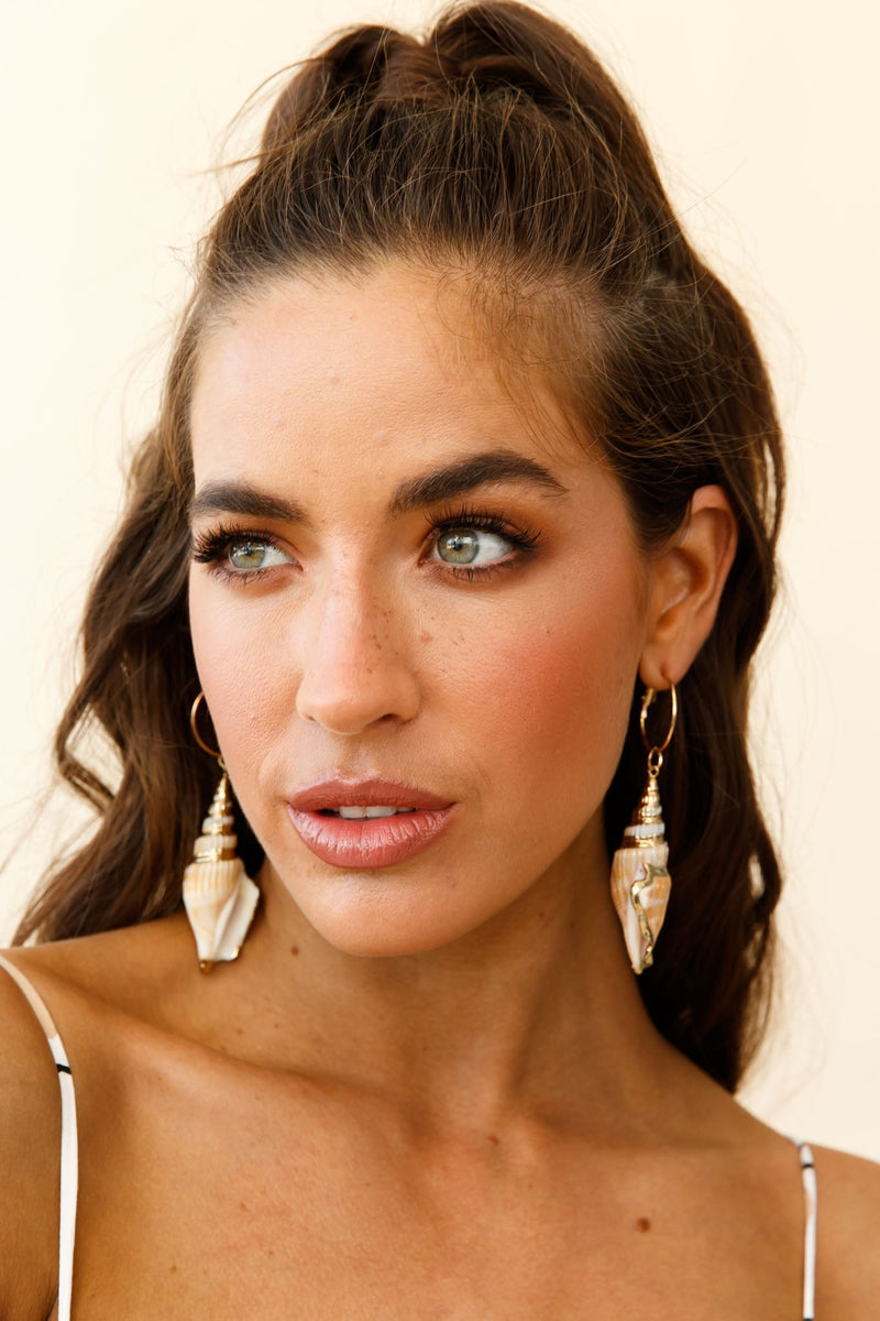 Boucles d'oreilles en coquillage accent doré Maui