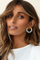 Boucles d'oreilles carrées et circulaires marbrées beige