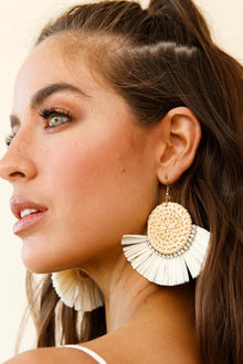 Boucles d'oreilles en paille tissée avec accent diamante Kenya Naturel