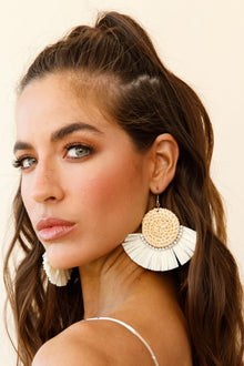 Boucles d'oreilles en paille tissée avec accent diamante Kenya Naturel