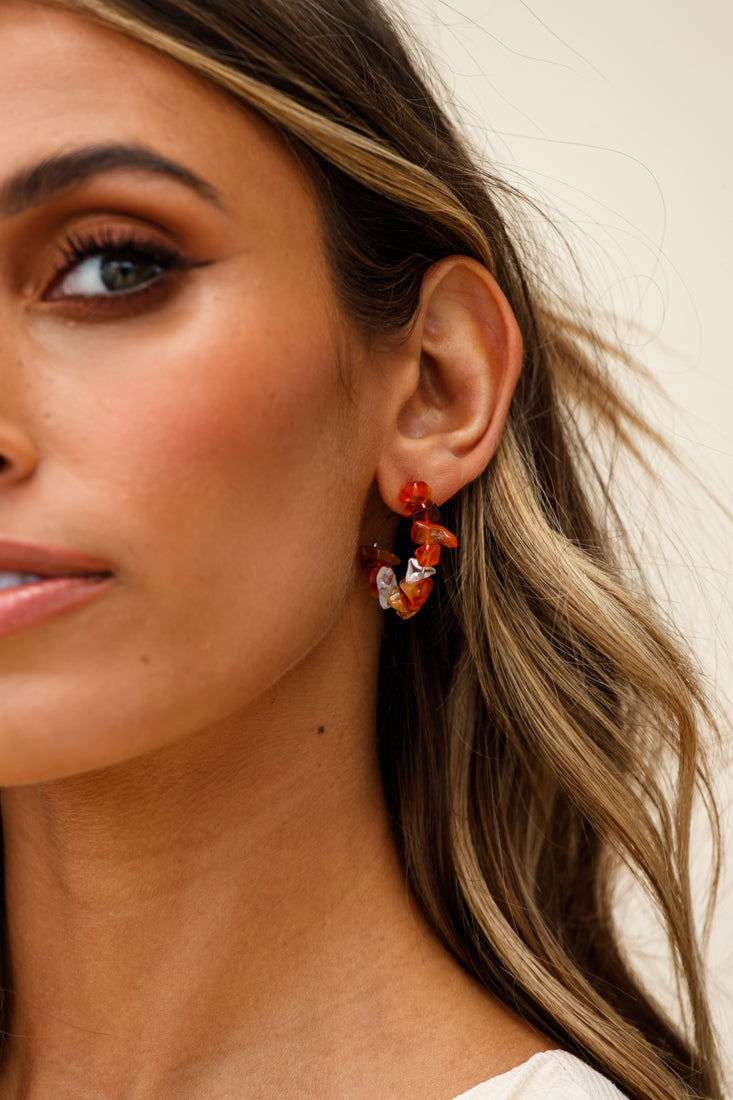 Boucles d'oreilles créoles en pierre brute Jasmine Tan