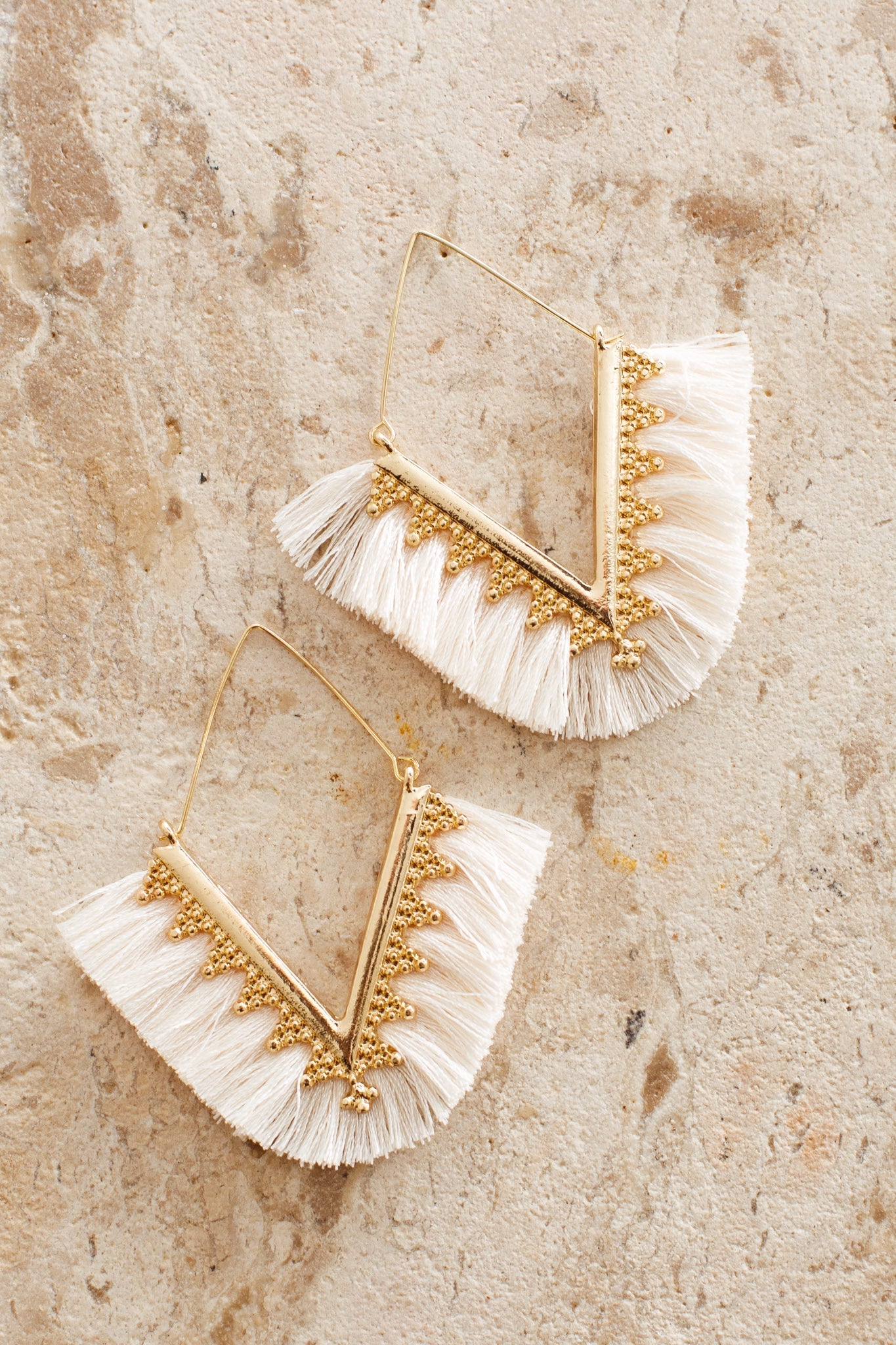 Boucles d'oreilles Sheba à franges dorées blanches