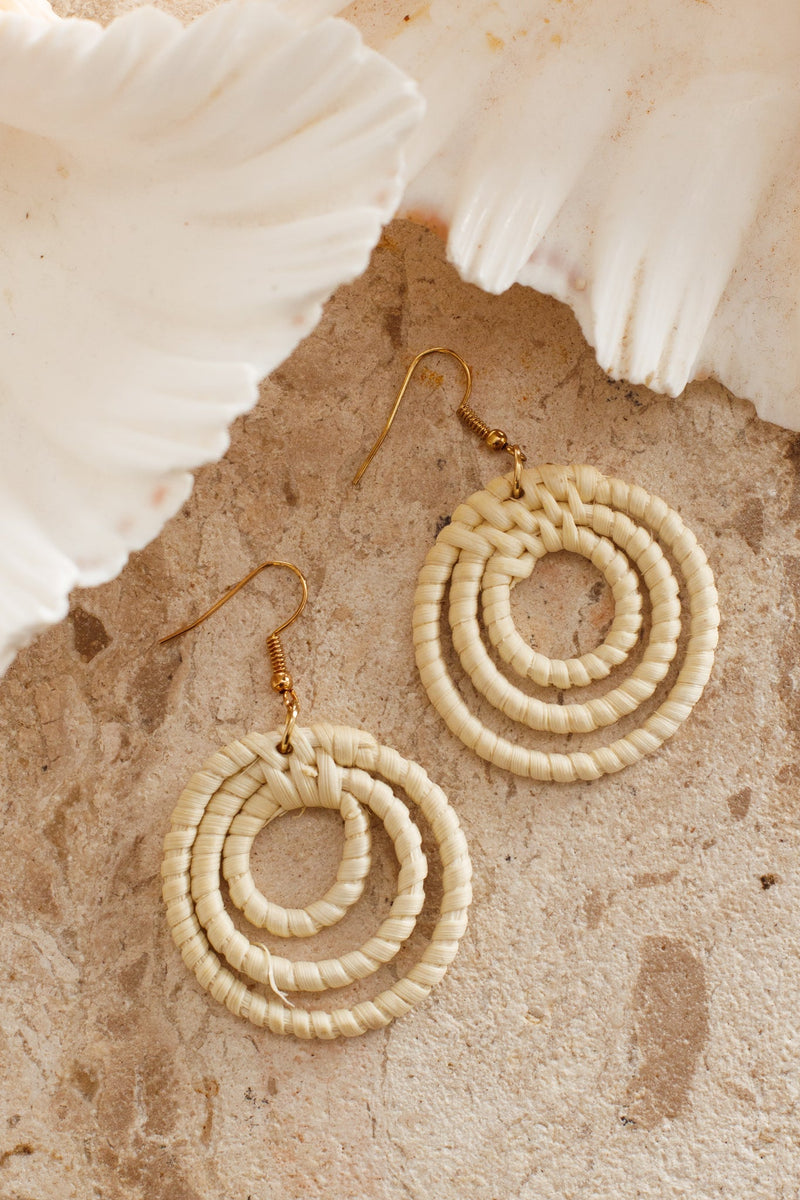 Boucles d'oreilles en rotin spiralé Batavia Beige