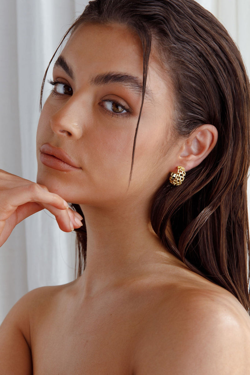 Boucles d'oreilles créoles petites en lien carré dorées