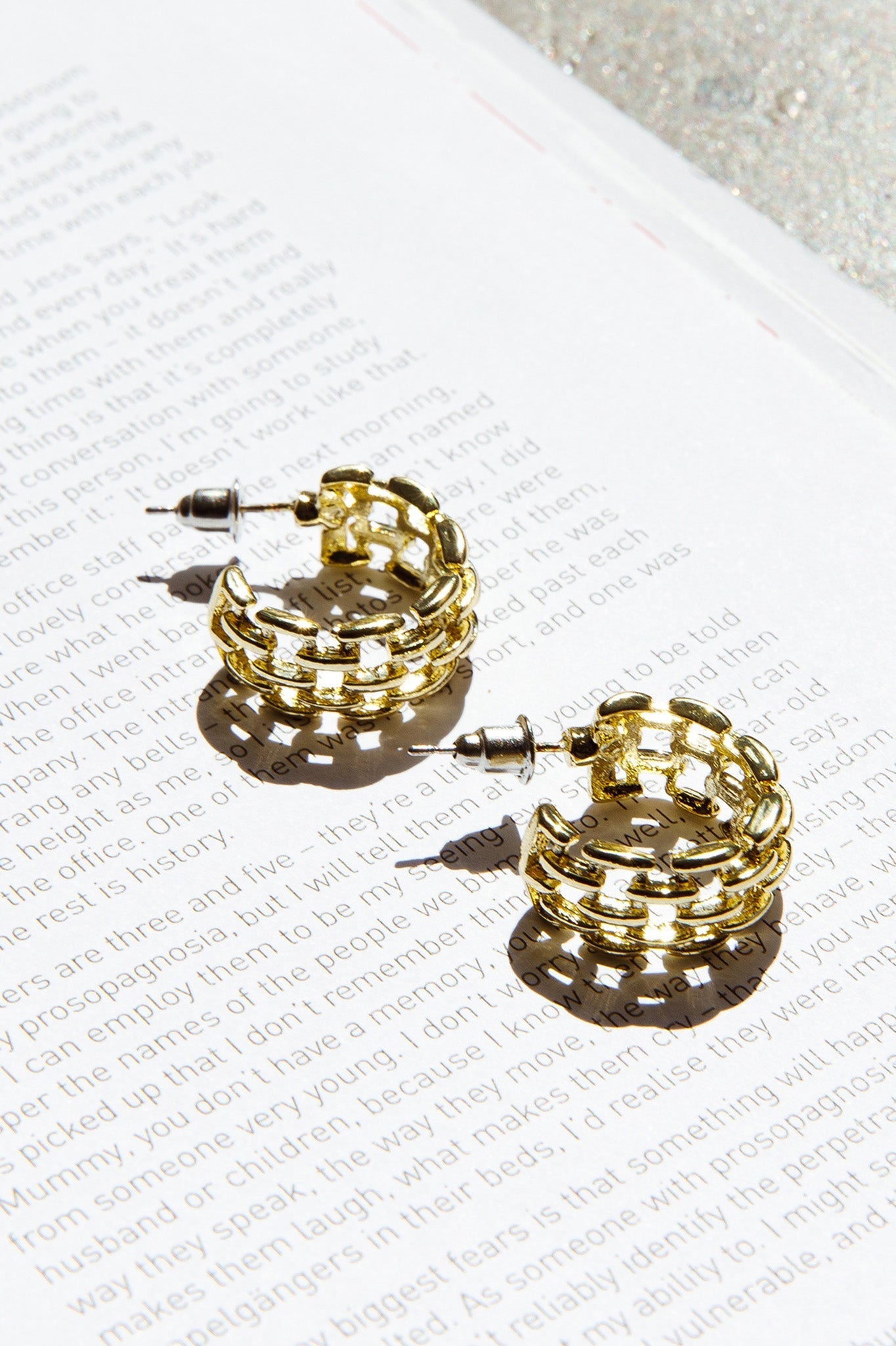 Boucles d'oreilles créoles petites en lien carré dorées