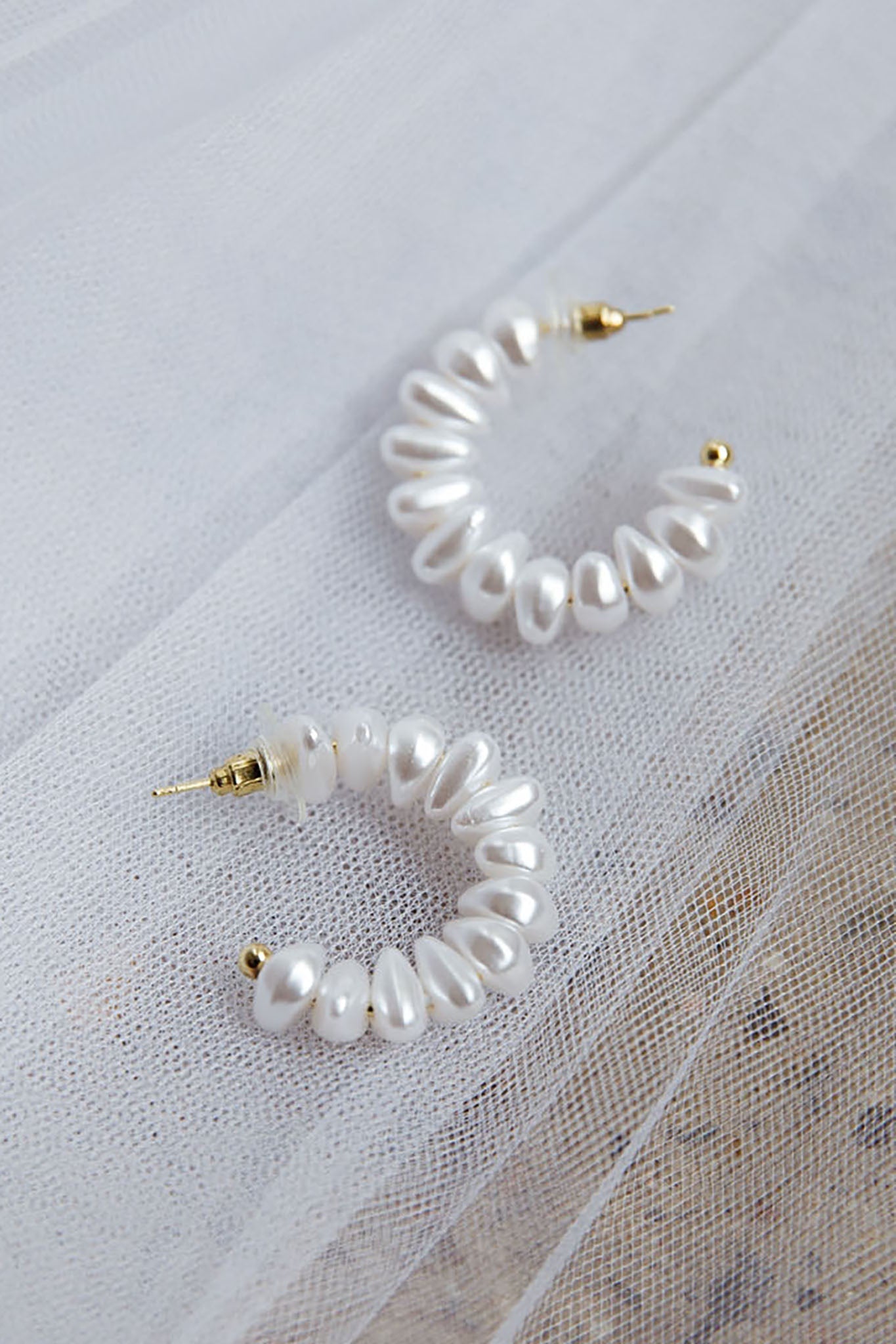 Boucles d'oreilles créoles en perles dorées