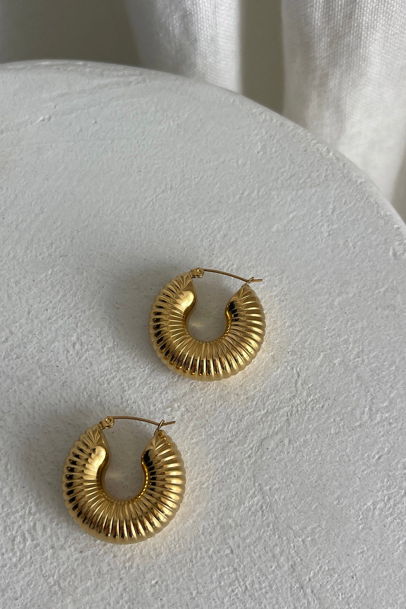 Boucles d'oreilles créoles en or Tammi à côtes épaisses