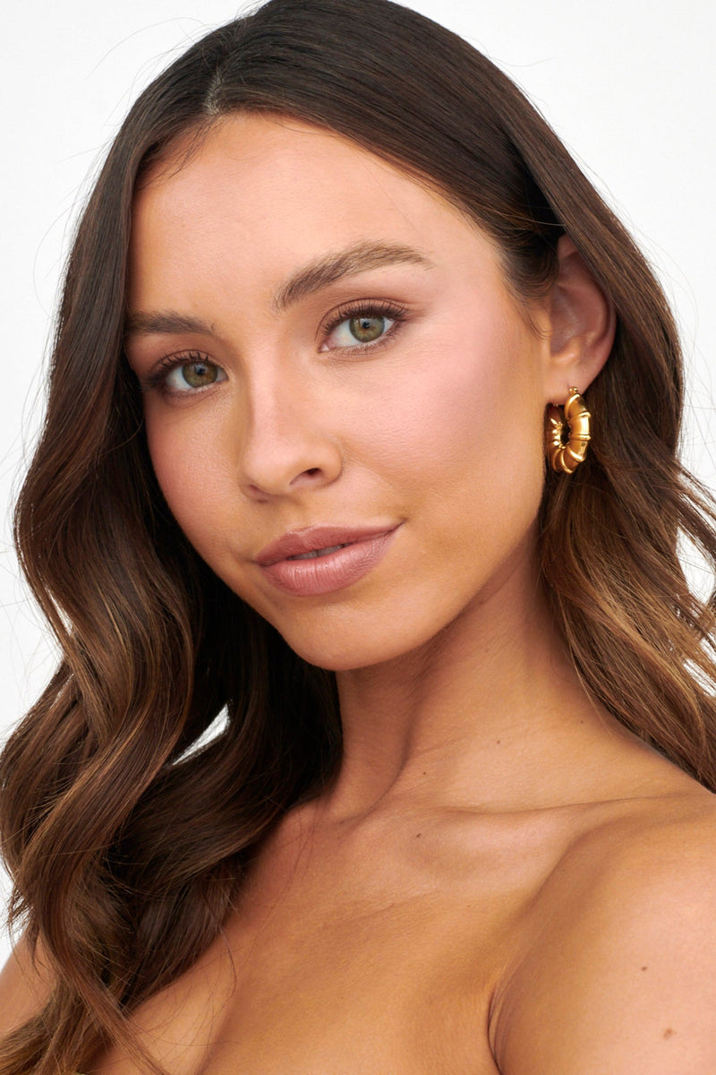 Boucles d'oreilles créoles chunky côtelées Hillary Or