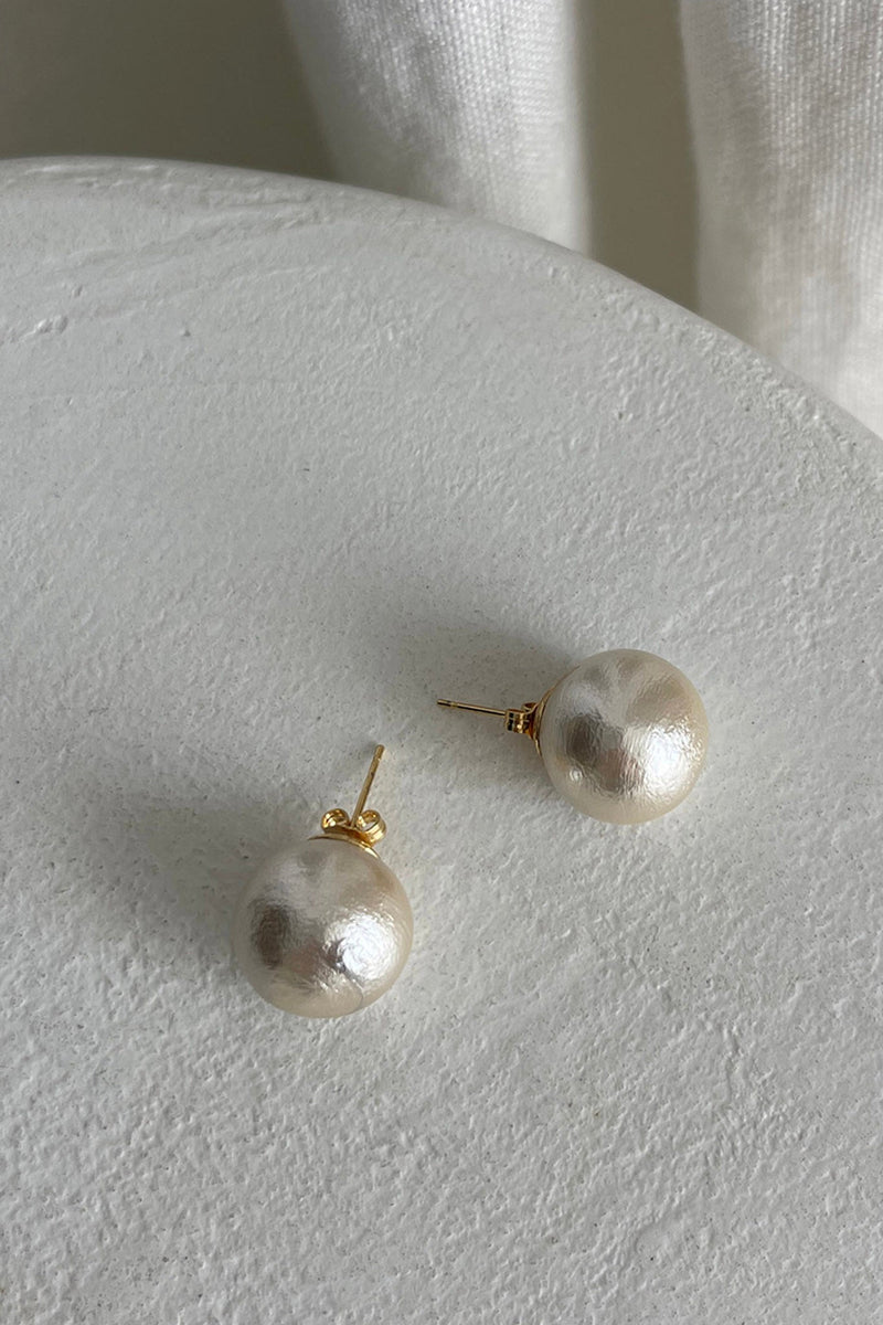 Boucles d'oreilles créoles en perles larges Ari en or