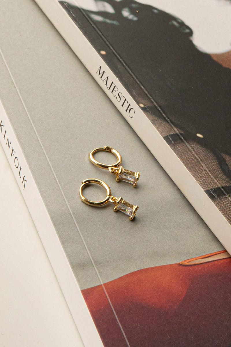 Boucles d'oreilles créoles à pampille en diamants d'avril transparent