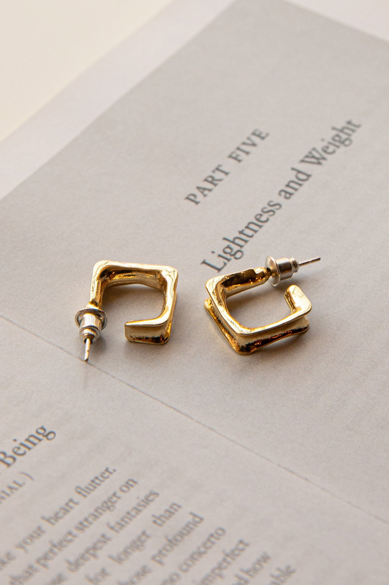 Boucles d'oreilles créoles ouvertes Isis en or