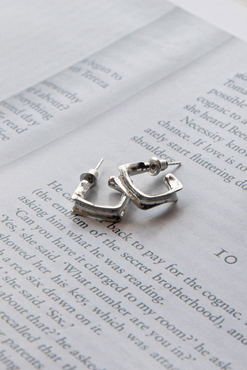 Boucles d'oreilles créoles ouvertes Isis en argent