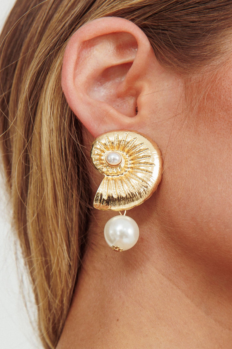 Boucles d'oreilles Memoir en coquillage et perles dorées