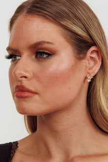 Boucles d'oreilles Étoile de Mer Éthérée avec Perle en Stud Or