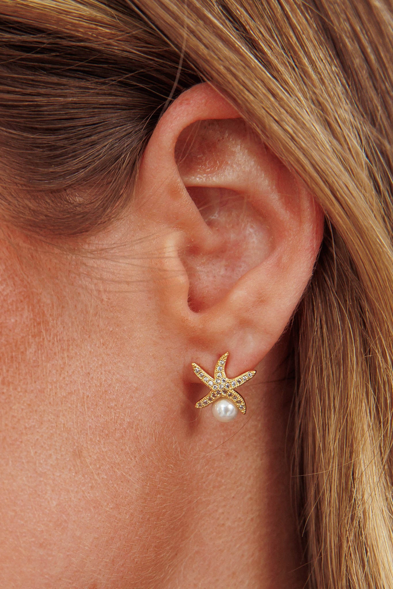 Boucles d'oreilles Étoile de Mer Éthérée avec Perle en Stud Or