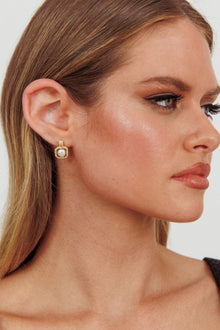 Boucles d'oreilles pendantes en zircon cubique et perles d'eau douce or