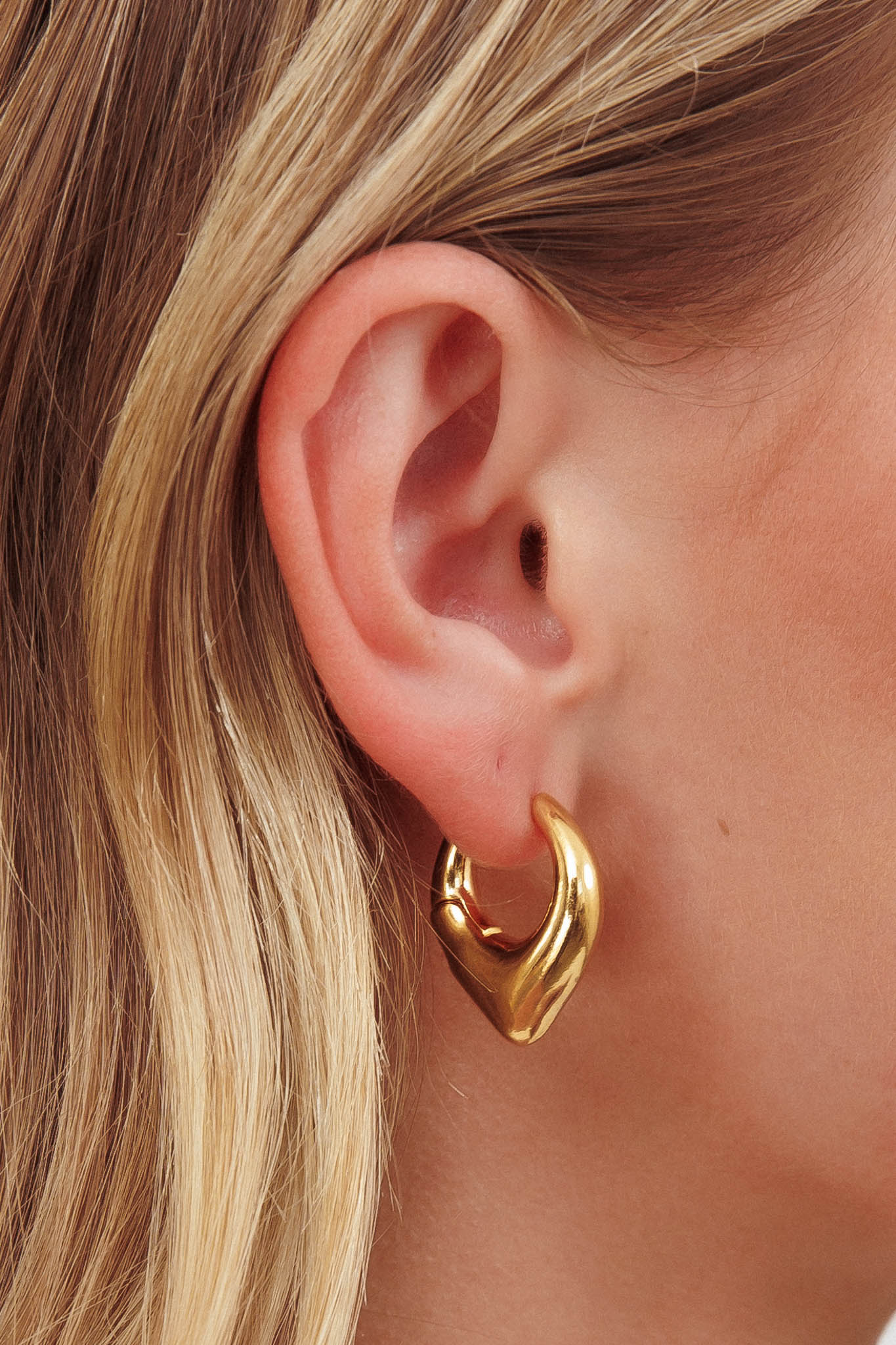 Boucles d'oreilles Huggie U-Shape Éternelles en Or