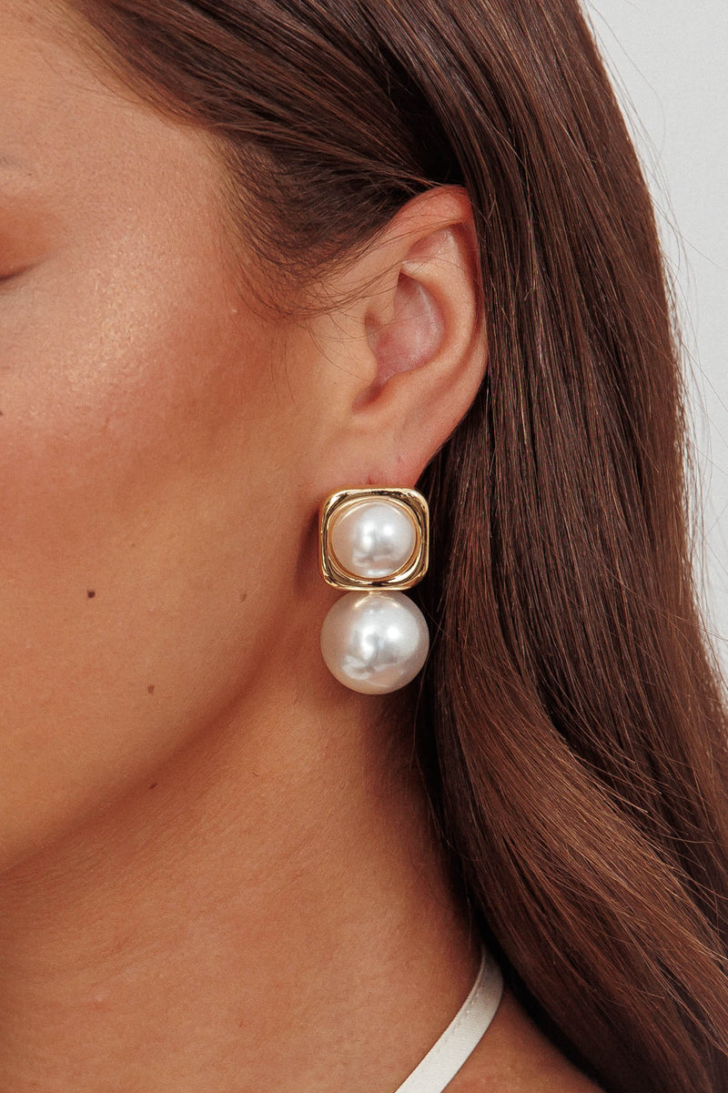 Boucles d'oreilles Clara en perles carrées dorées