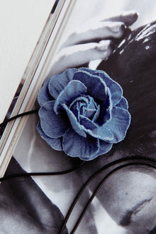 Collier Choker Averie Rosette en Denim