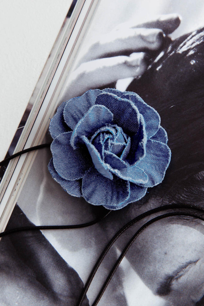 Collier Choker Averie Rosette en Denim