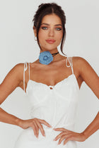 Collier ras du cou Tiana en denim avec fleur