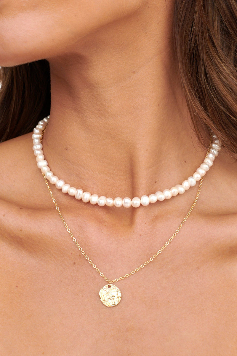 Collier Multi-Rangs en Perles et Pendentif Nikita Or
