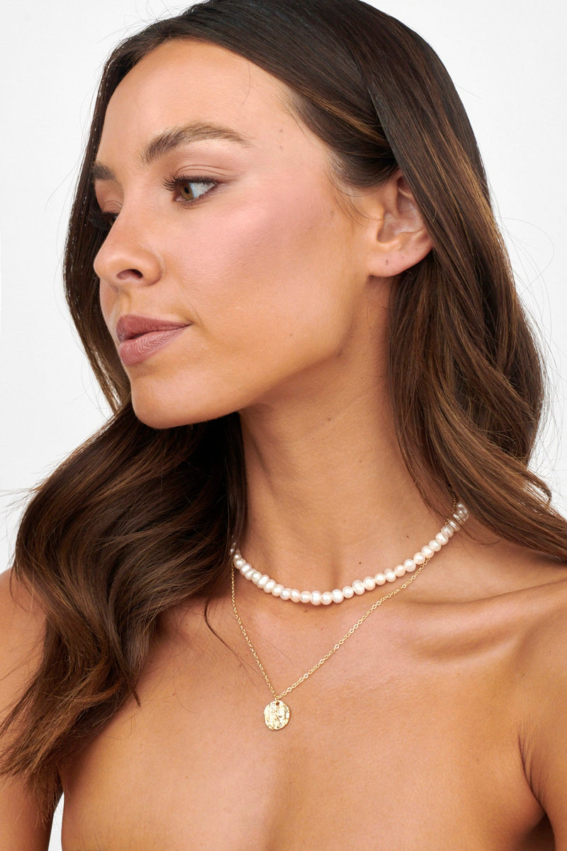 Collier Multi-Rangs en Perles et Pendentif Nikita Or