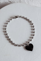 Collier Grand Cœur en Perles Argentées Lee Noir