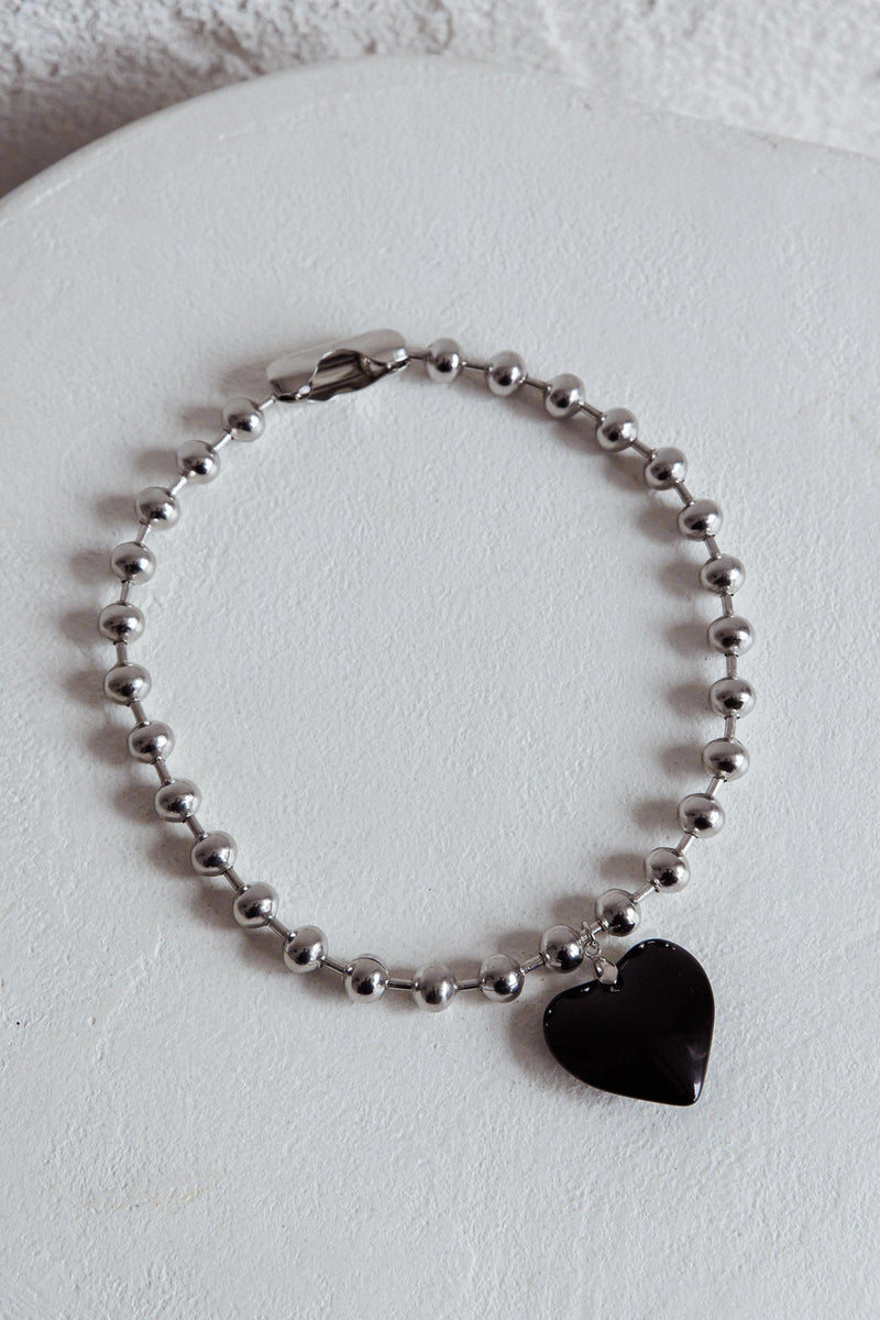 Collier Grand Cœur en Perles Argentées Lee Noir