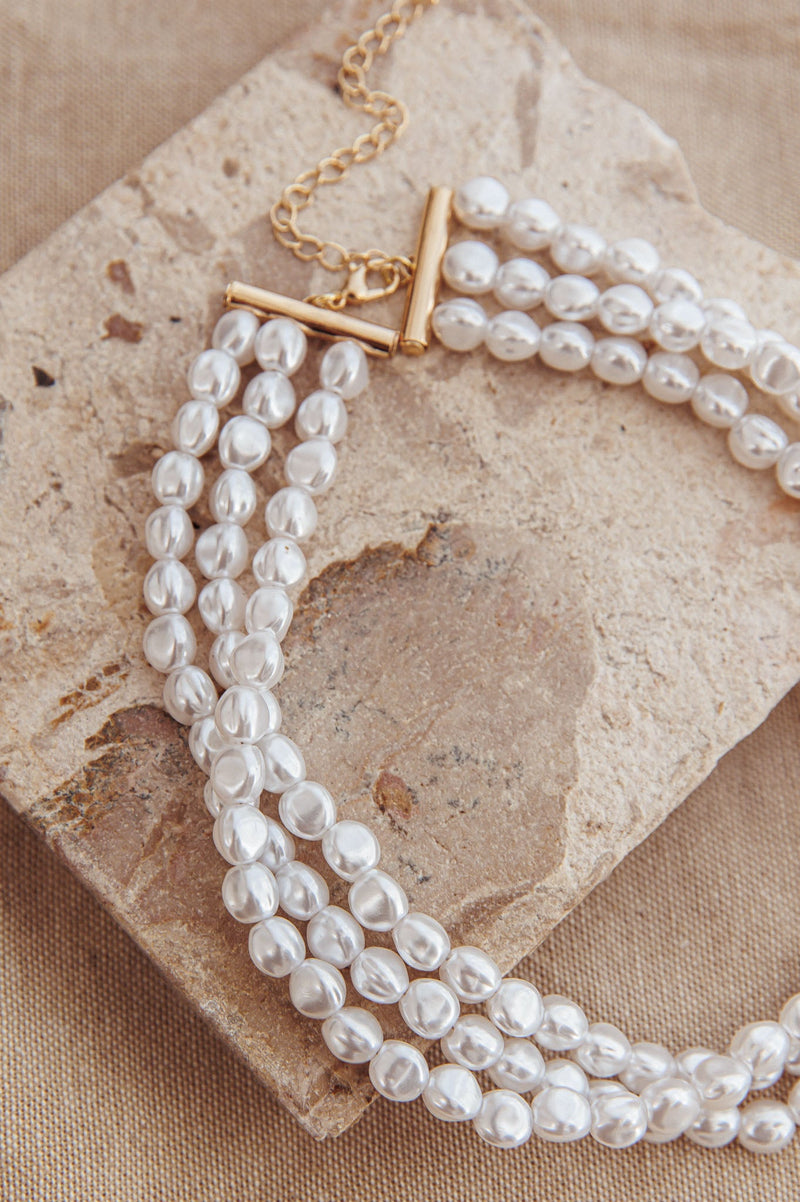 Collier Baroque à Trois Brins Roxanne Perle