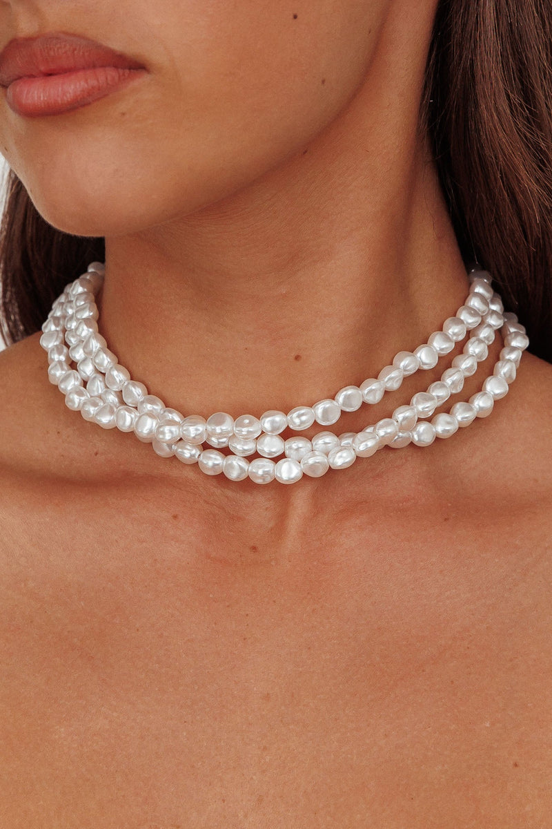 Collier Baroque à Trois Brins Roxanne Perle
