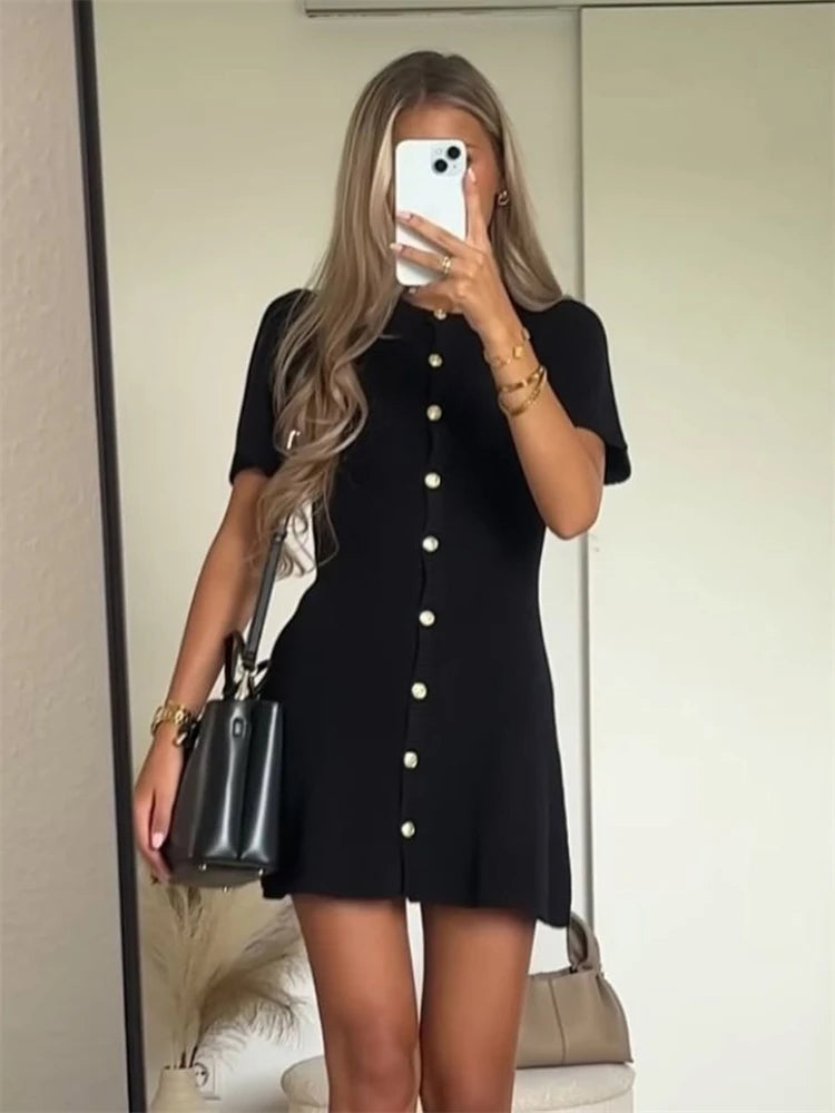 Nina| Robe Pull Cintrée & Détails Boutonnés